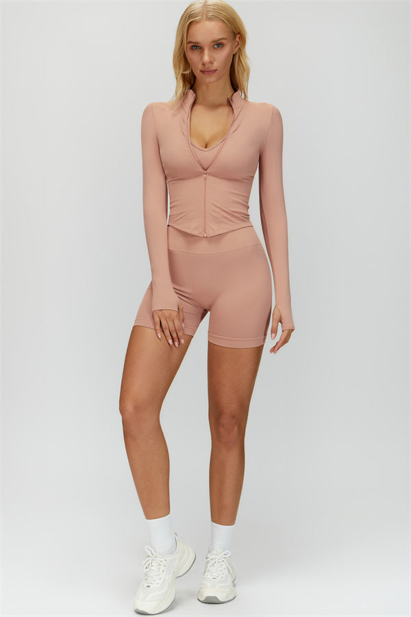 Conjunto de 3 piezas Delight: Chaqueta, Sujetador deportivo y Pantalones cortos