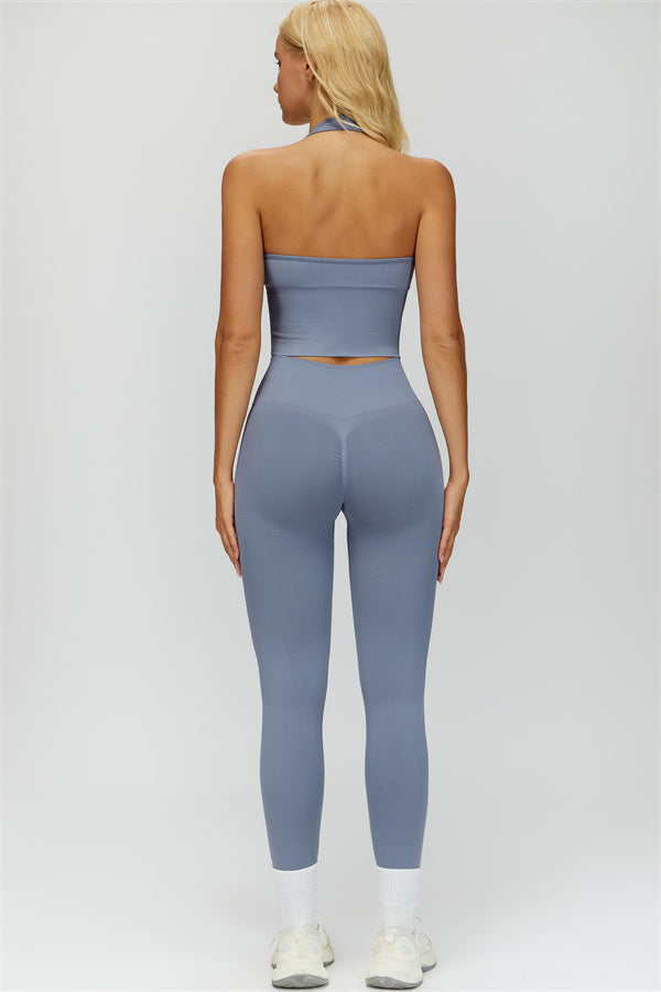 El conjunto de 3 piezas de chaqueta, sujetador deportivo y leggings Delight