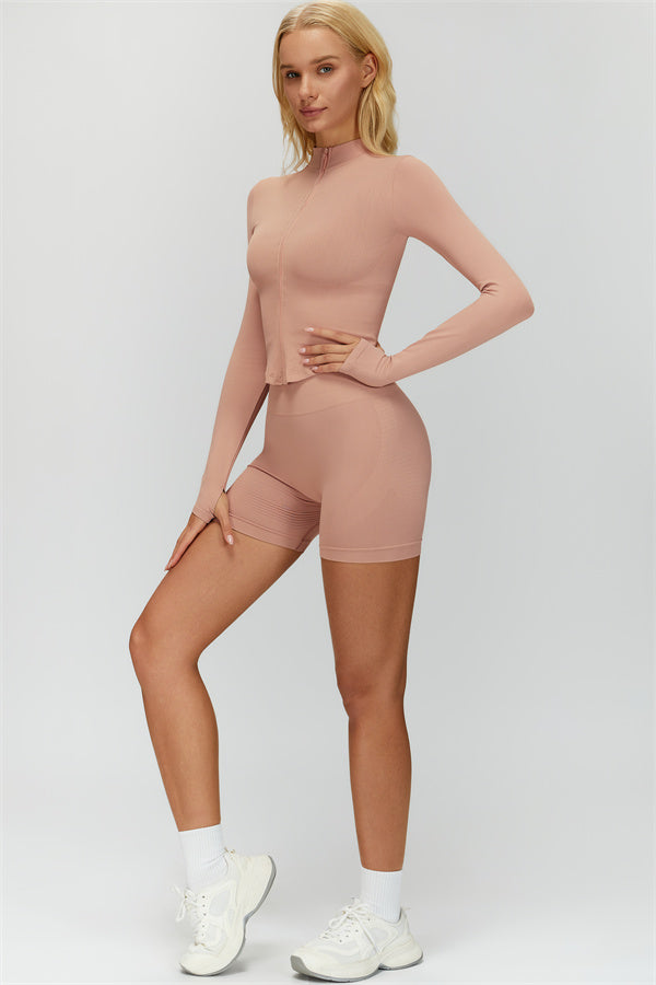 Conjunto de 3 piezas Delight: Chaqueta, Sujetador deportivo y Pantalones cortos