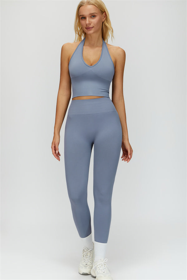 El conjunto de 3 piezas de chaqueta, sujetador deportivo y leggings Delight