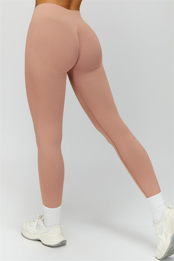 El conjunto de 3 piezas de chaqueta, sujetador deportivo y leggings Delight
