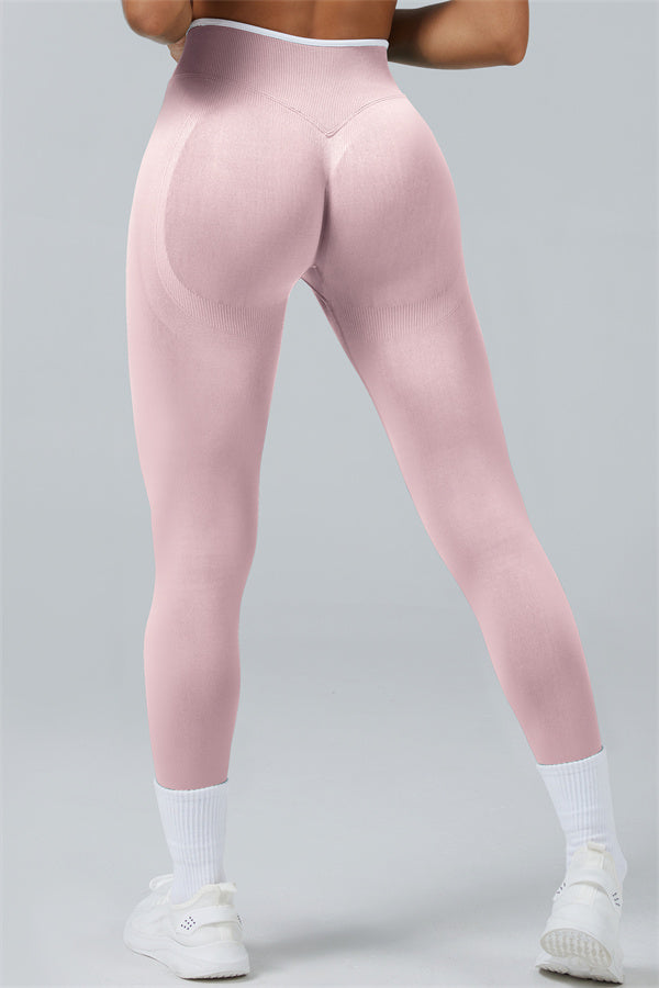 El conjunto de 2 piezas de top corto y leggings Elevate