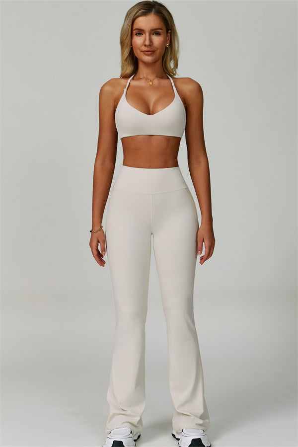 Conjunto de 2 piezas de sujetador deportivo atrevido con espalda cruzada y leggings acampanados