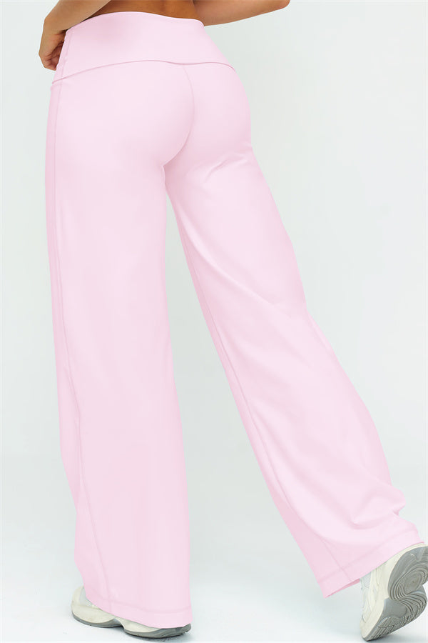 El conjunto de 3 piezas de chaqueta Twirl con cremallera, sujetador deportivo y pantalón de pierna recta