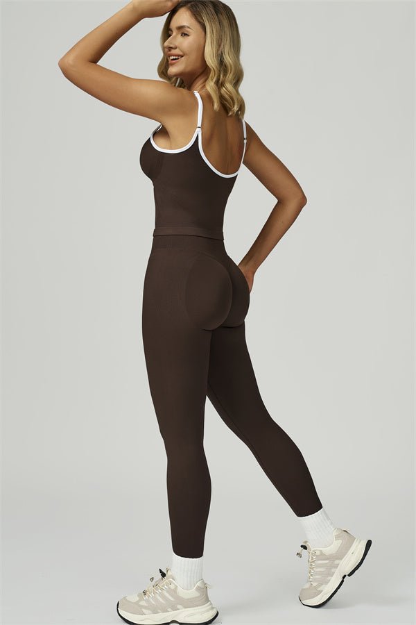 El conjunto de dos piezas de top corto y leggings Prime Line