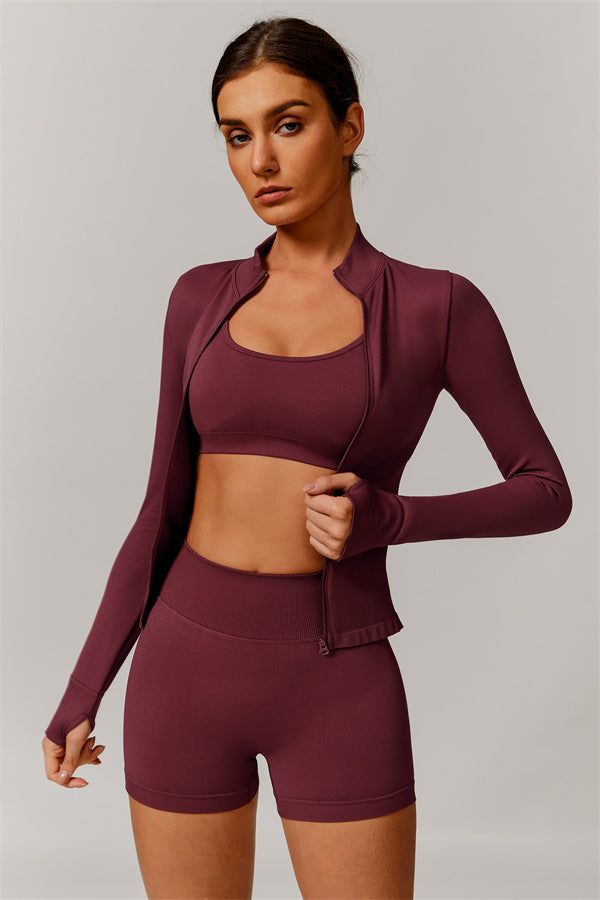 Conjunto de 3 piezas de chaqueta, sujetador deportivo y pantalones cortos Nova Luxe