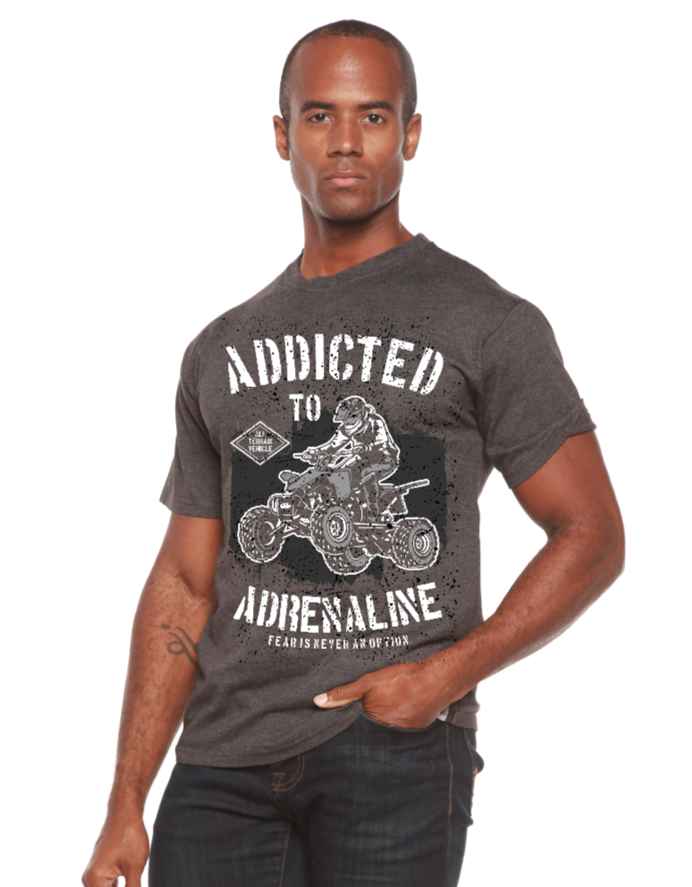 Camiseta gráfica de manga corta para hombre "Adicto a la adrenalina" de viscosa de bambú/algodón orgánico