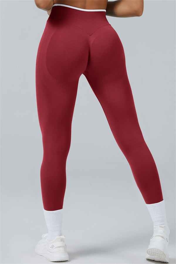 El conjunto de 2 piezas de top corto y leggings Elevate