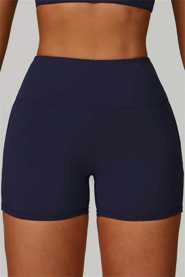 Conjunto de 2 piezas de shorts y top deportivo halter atrevido