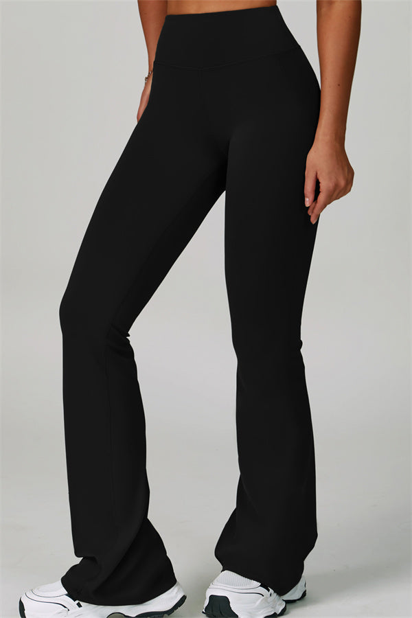 Conjunto de 2 piezas de sujetador deportivo atrevido con espalda cruzada y leggings acampanados