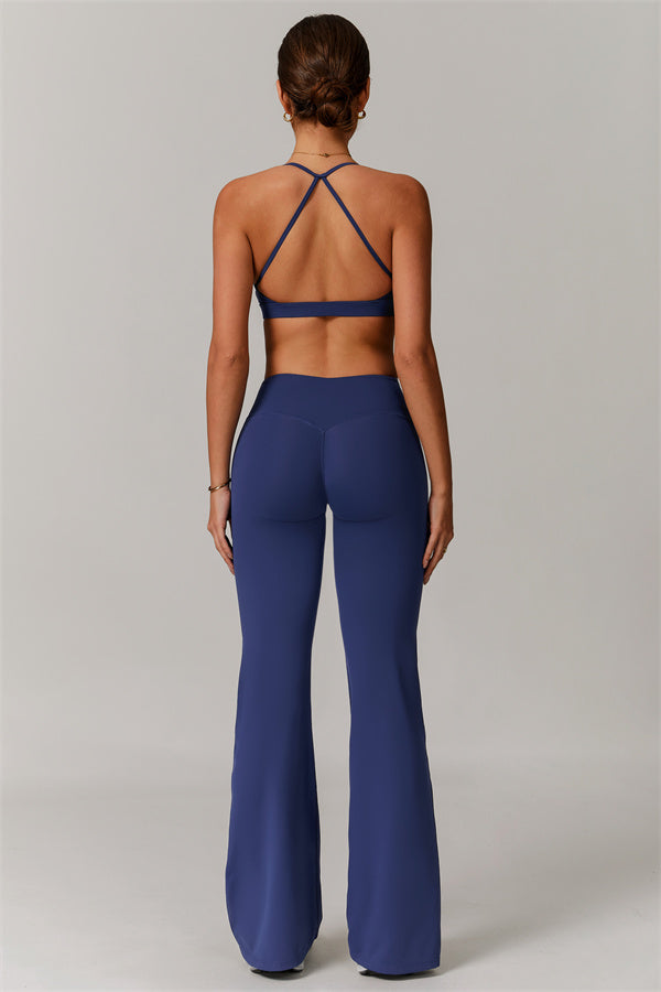 El set de 2 piezas de bralette deportivo delicado y leggings acampanados
