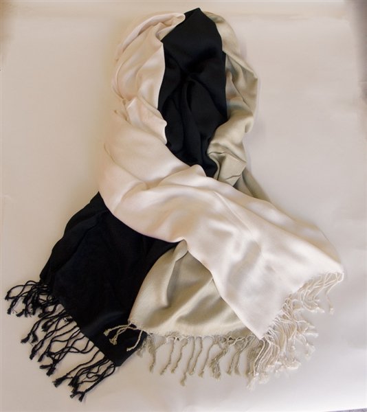 Pañuelo de viscosa de bambú en negro