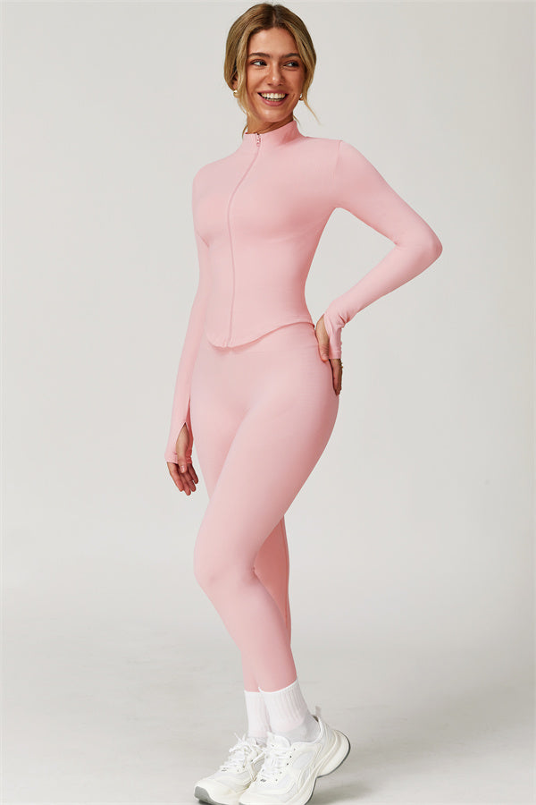 El conjunto de 3 piezas de chaqueta, sujetador deportivo y leggings Delight