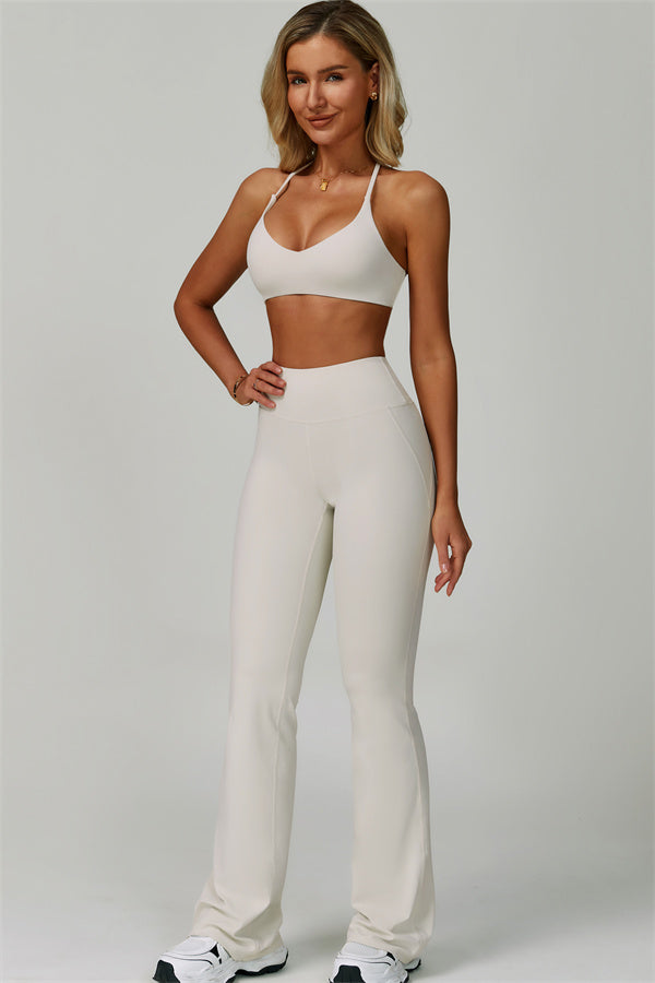 Conjunto de 2 piezas de sujetador deportivo atrevido con espalda cruzada y leggings acampanados