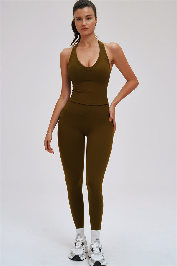 El conjunto de dos piezas Svelte Tank Top y Leggings
