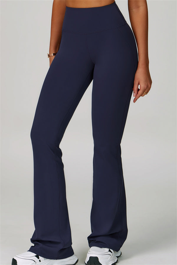 Conjunto de 2 piezas de sujetador deportivo atrevido con espalda cruzada y leggings acampanados
