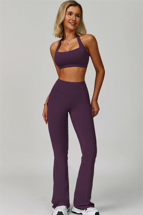 Conjunto de 2 piezas de sujetador deportivo halter atrevido y leggings acampanados