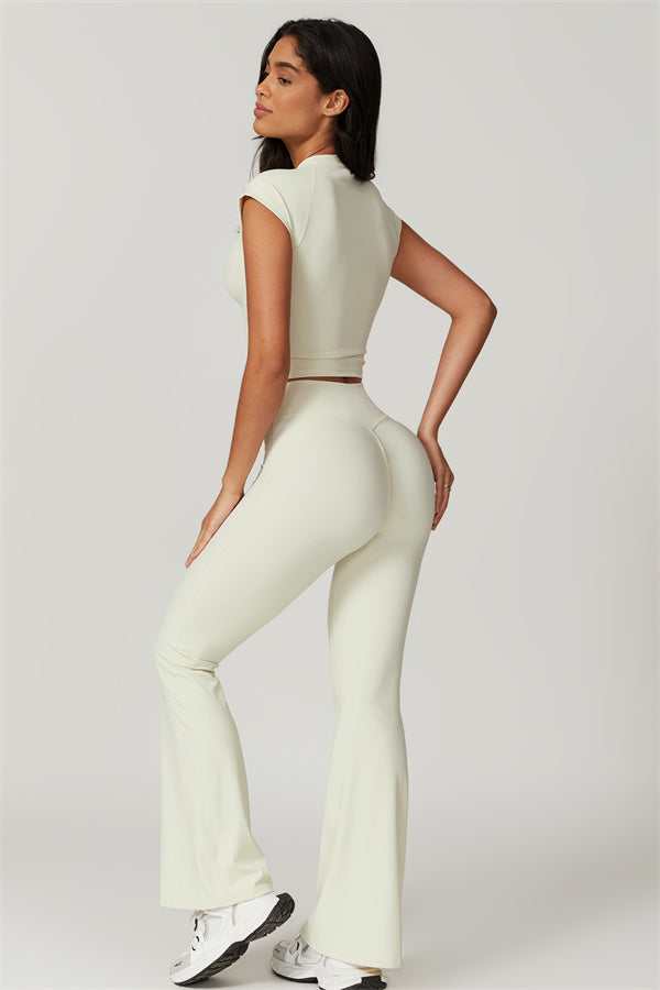 Conjunto de 2 piezas de camiseta y pantalones acampanados Sophia