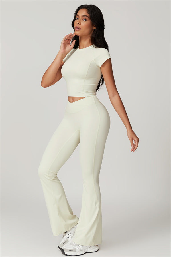Conjunto de 2 piezas de camiseta y pantalones acampanados Sophia