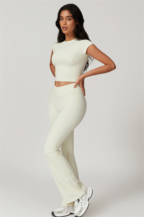 Conjunto de 2 piezas de camiseta y pantalones acampanados Sophia