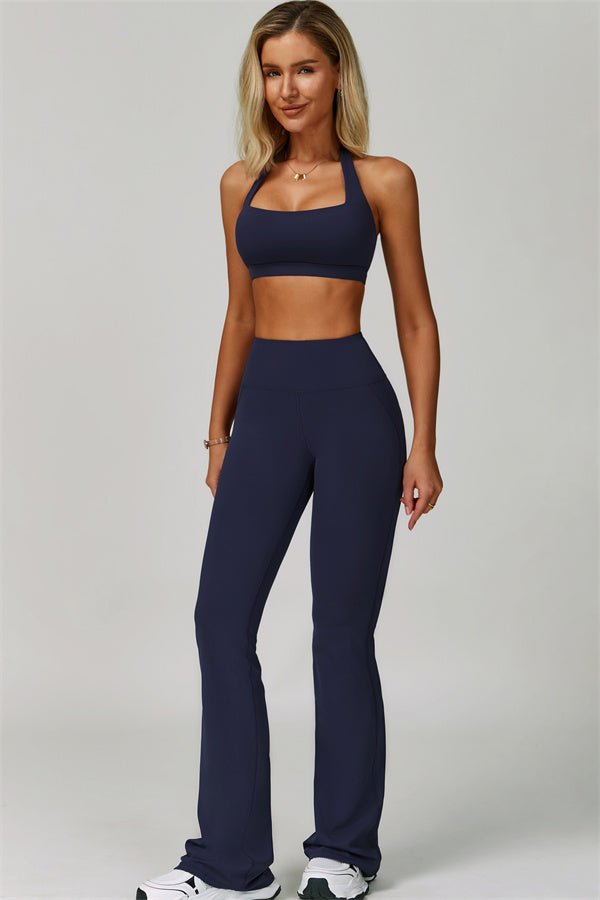 Conjunto de 2 piezas de sujetador deportivo halter atrevido y leggings acampanados