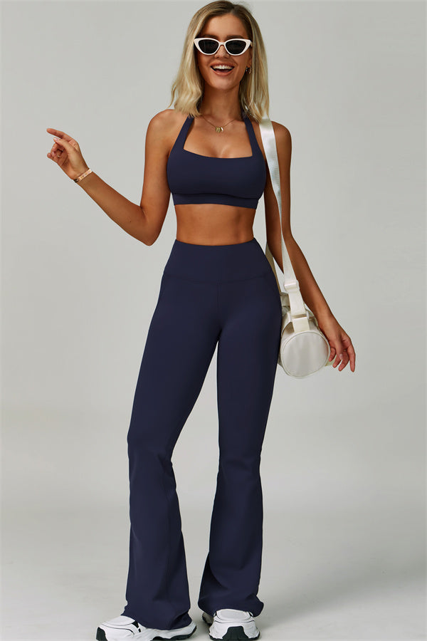 Conjunto de 2 piezas de sujetador deportivo halter atrevido y leggings acampanados
