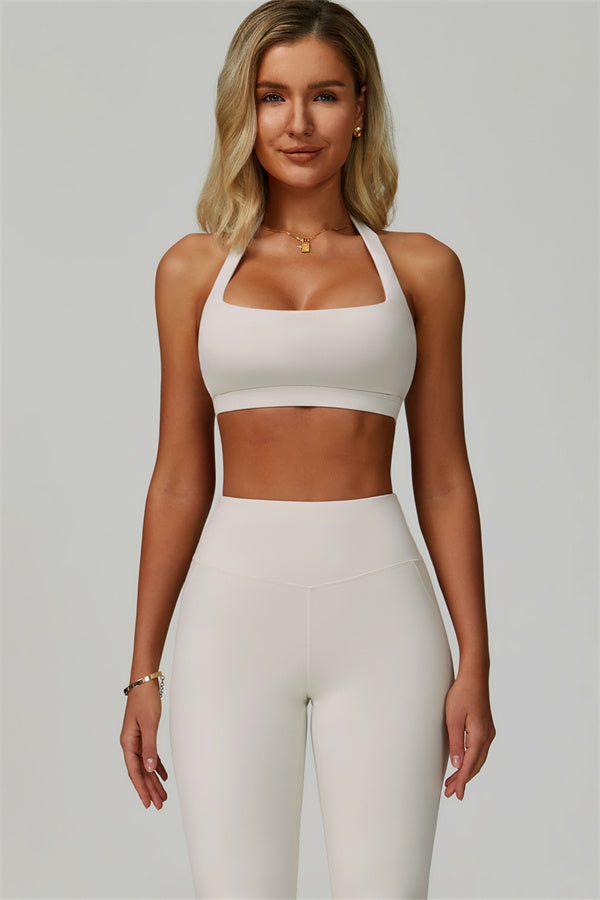 Conjunto de 2 piezas de sujetador deportivo halter atrevido y leggings acampanados