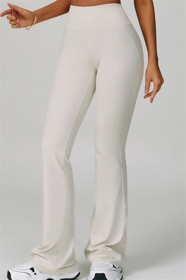 Conjunto de 2 piezas de sujetador deportivo halter atrevido y leggings acampanados
