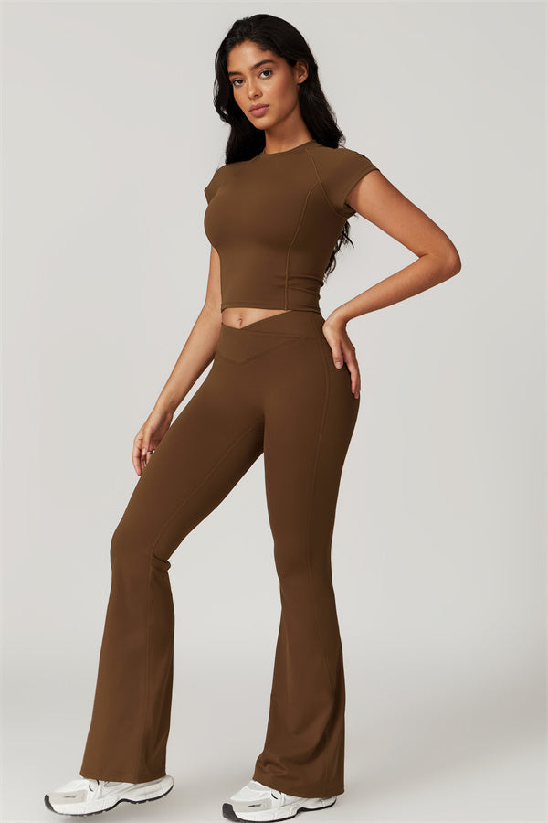 Conjunto de 2 piezas de camiseta y pantalones acampanados Sophia