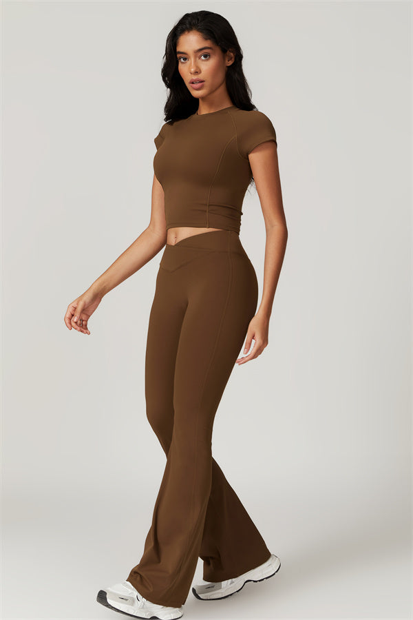 Conjunto de 2 piezas de camiseta y pantalones acampanados Sophia