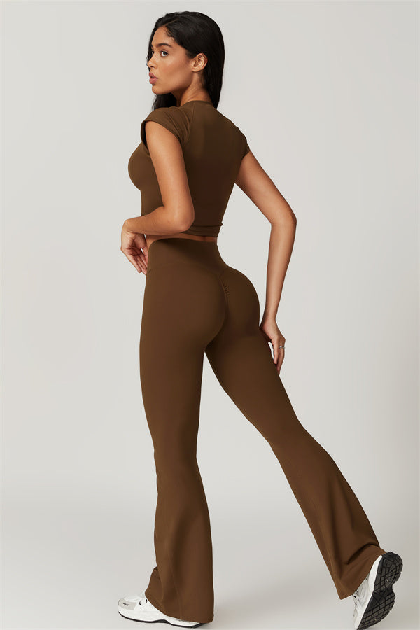Conjunto de 2 piezas de camiseta y pantalones acampanados Sophia