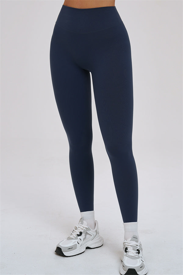 El conjunto de dos piezas Svelte de camiseta y leggings