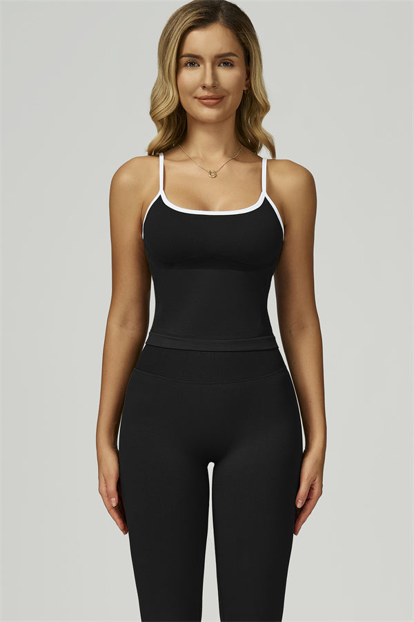 El conjunto de dos piezas de top corto y leggings Prime Line