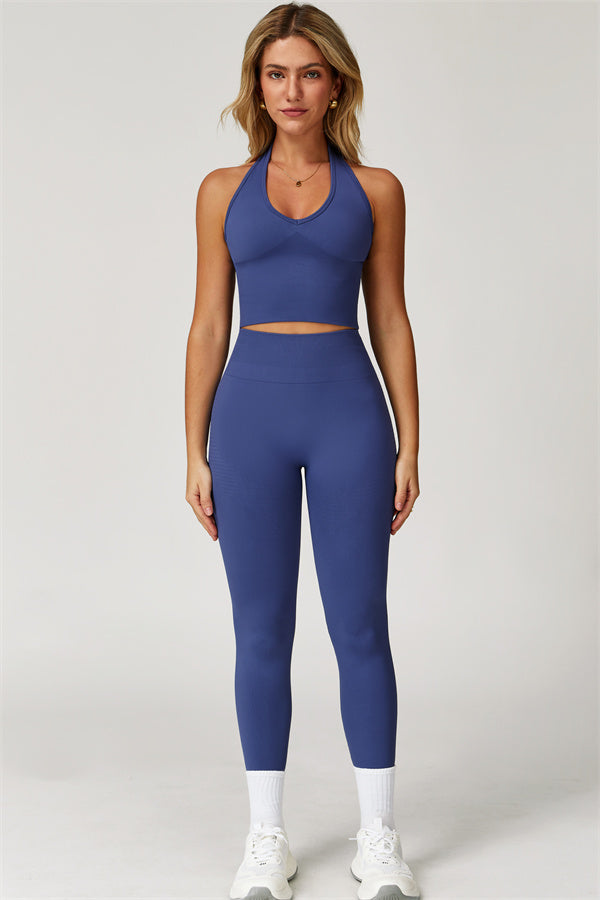 El conjunto de 3 piezas de chaqueta, sujetador deportivo y leggings Delight