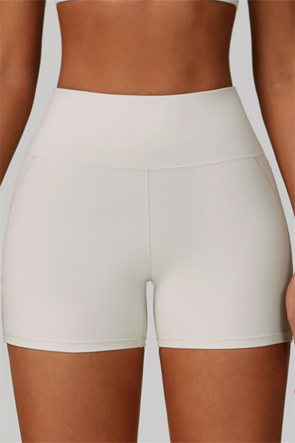Conjunto de 2 piezas de shorts y top deportivo halter atrevido