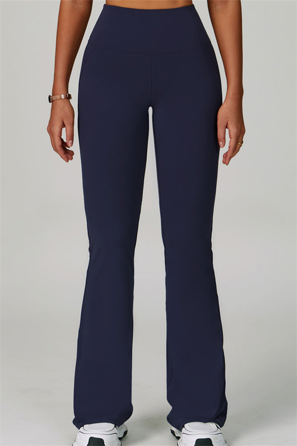 Conjunto de 2 piezas de sujetador deportivo halter atrevido y leggings acampanados