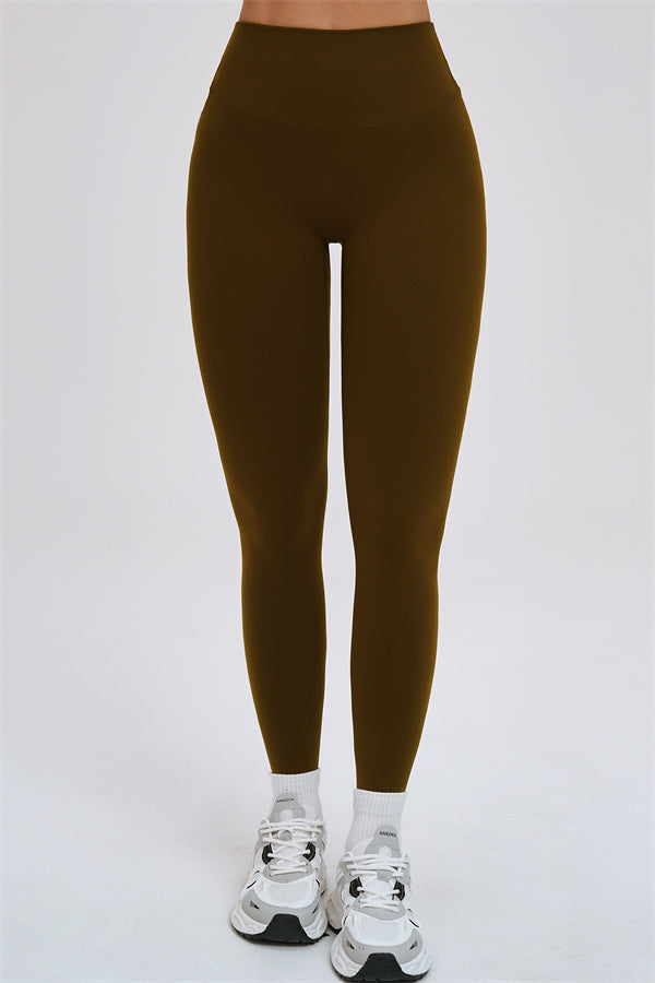 El conjunto de dos piezas Svelte de camiseta y leggings