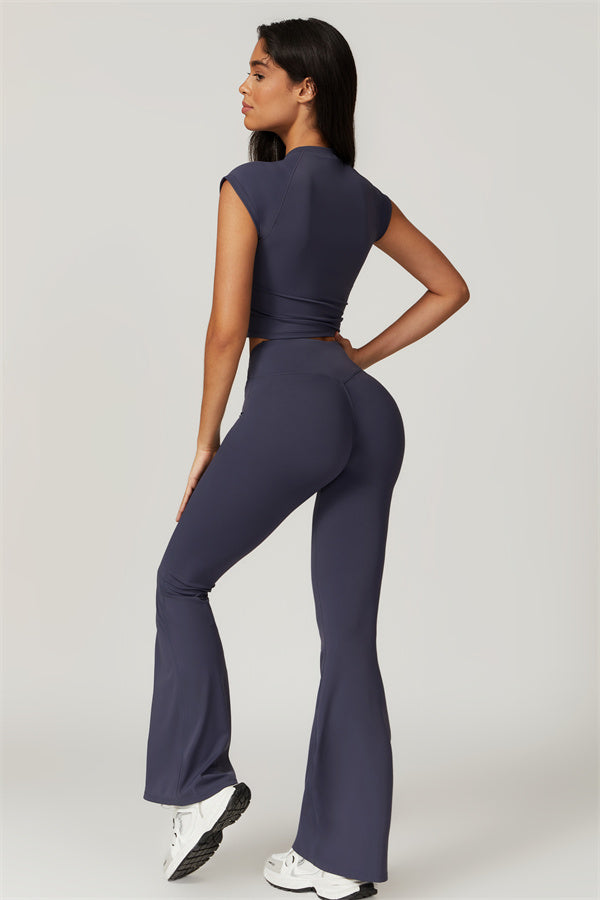 Conjunto de 2 piezas de camiseta y pantalones acampanados Sophia