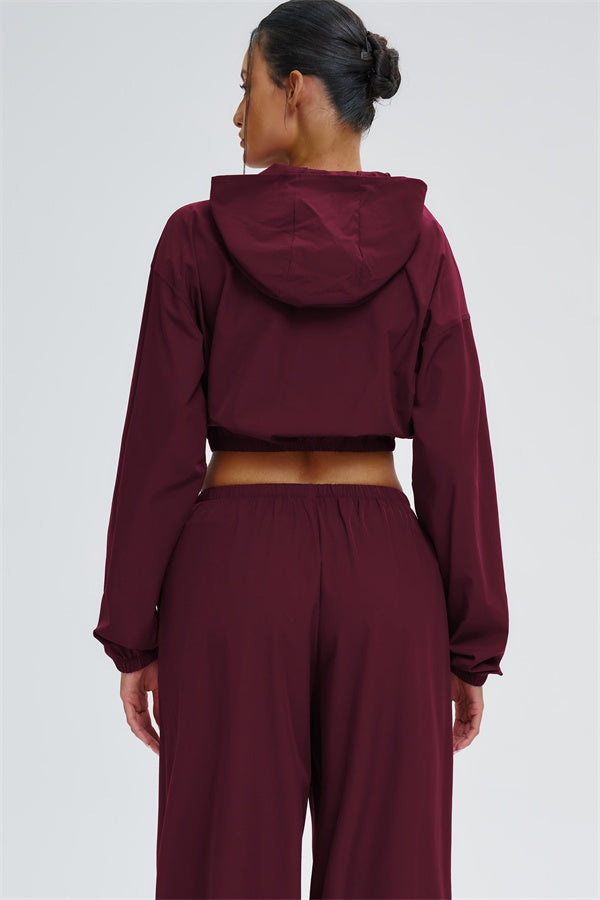 El conjunto de 2 piezas de sudadera con capucha y pantalones deportivos cortos Svelte con protección UV