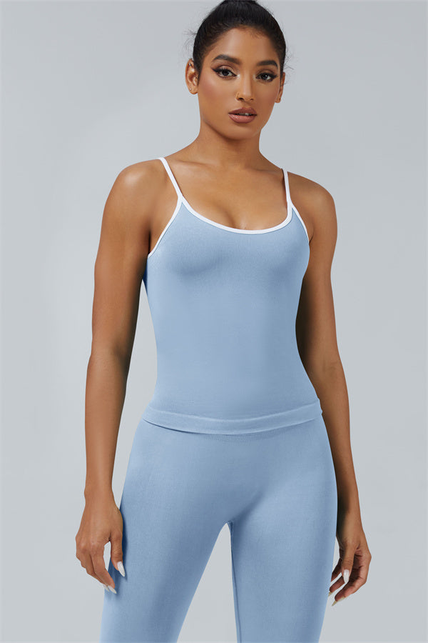 El conjunto de 2 piezas de top corto y leggings Elevate