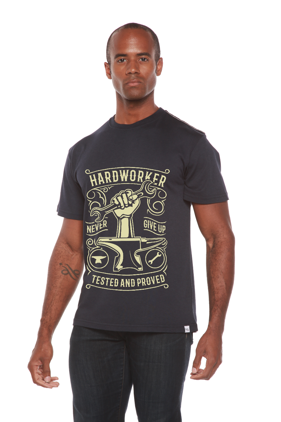 Camiseta gráfica de manga corta para hombre de viscosa de bambú y algodón orgánico "Hard Worker"