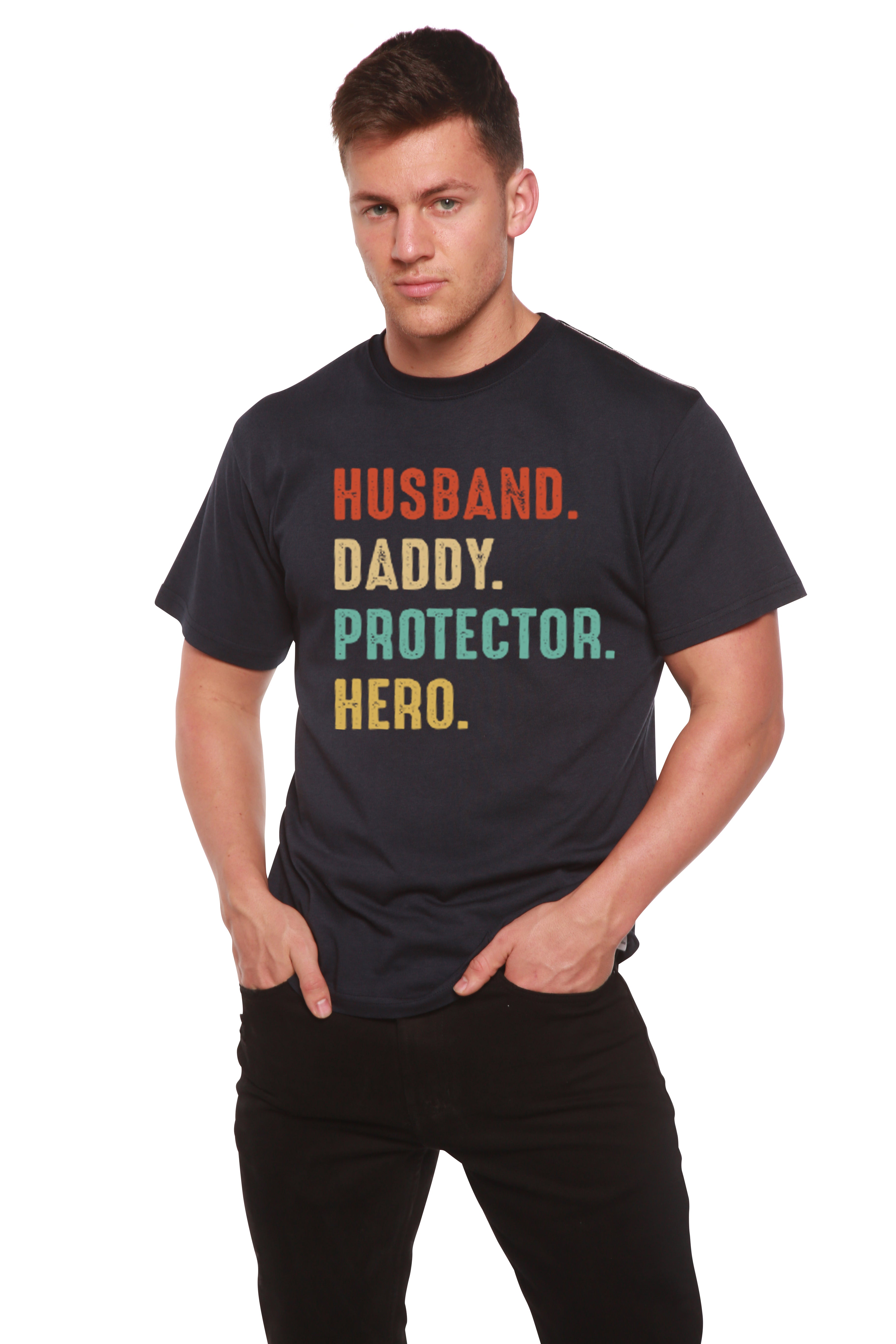 Esposo, Papá, Protector, Héroe Camiseta Gráfica de Manga Corta para Hombre de Viscosa de Bambú/Algodón Orgánico