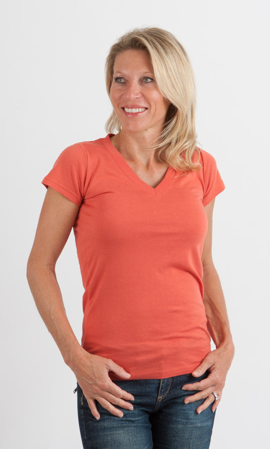 Camiseta de viscosa de bambú y algodón con cuello en V y manga casquillo para mujer